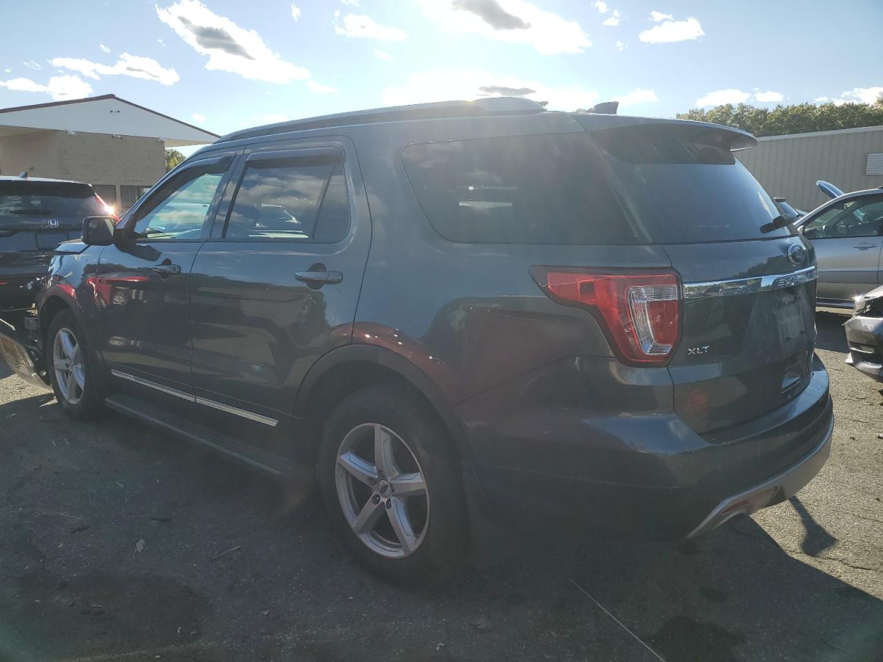 1FM5K8D83HGD73188 2017 Ford Explorer Xlt