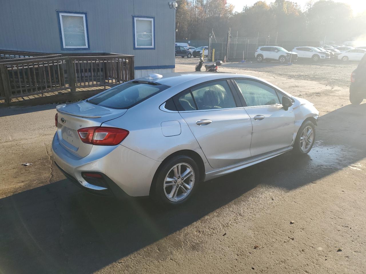 2018 Chevrolet Cruze - Image 3