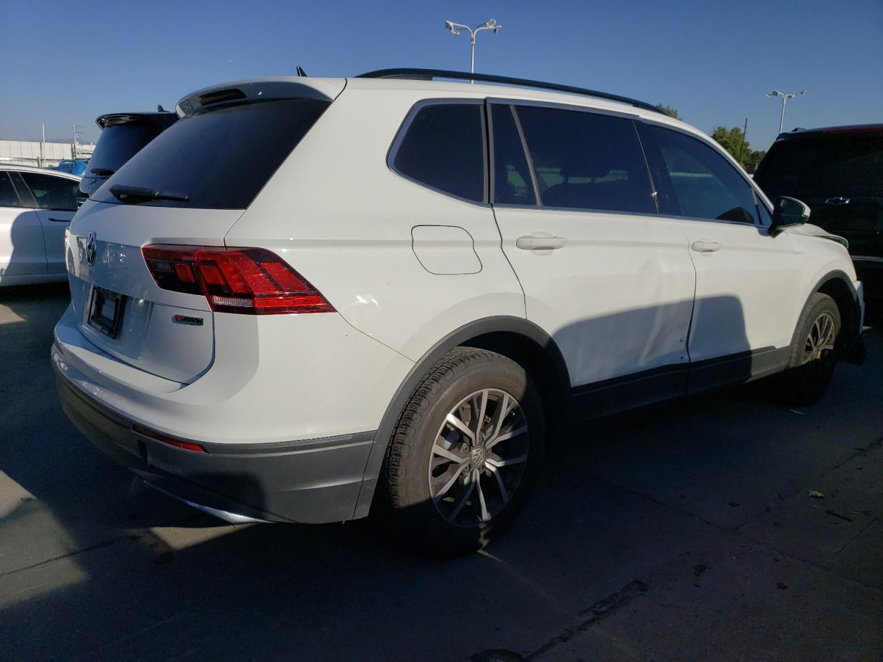 2019 Volkswagen Tiguan - Image 3