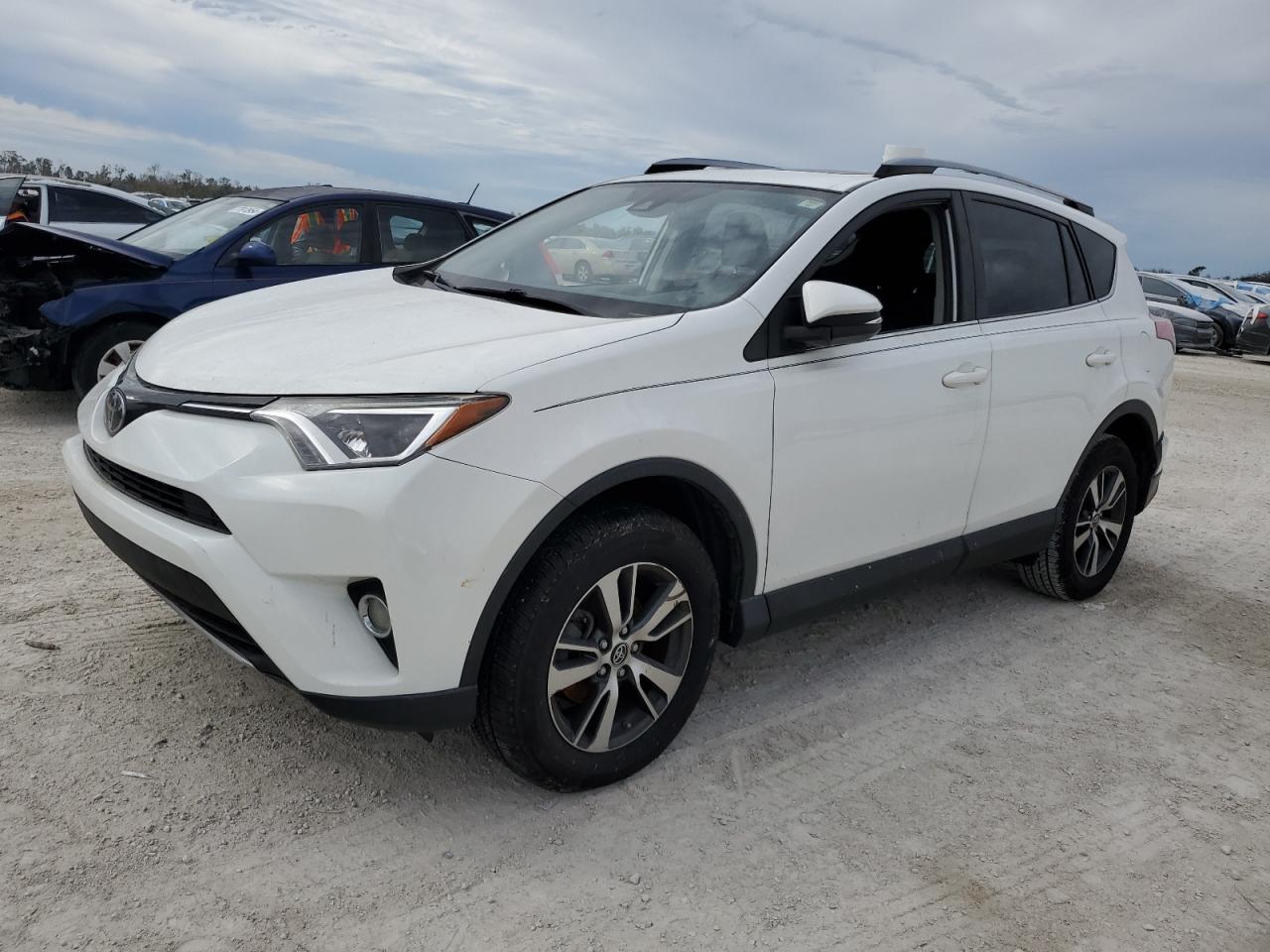 VIN JTMWFREV6HJ138424 2017 TOYOTA RAV4 no.1