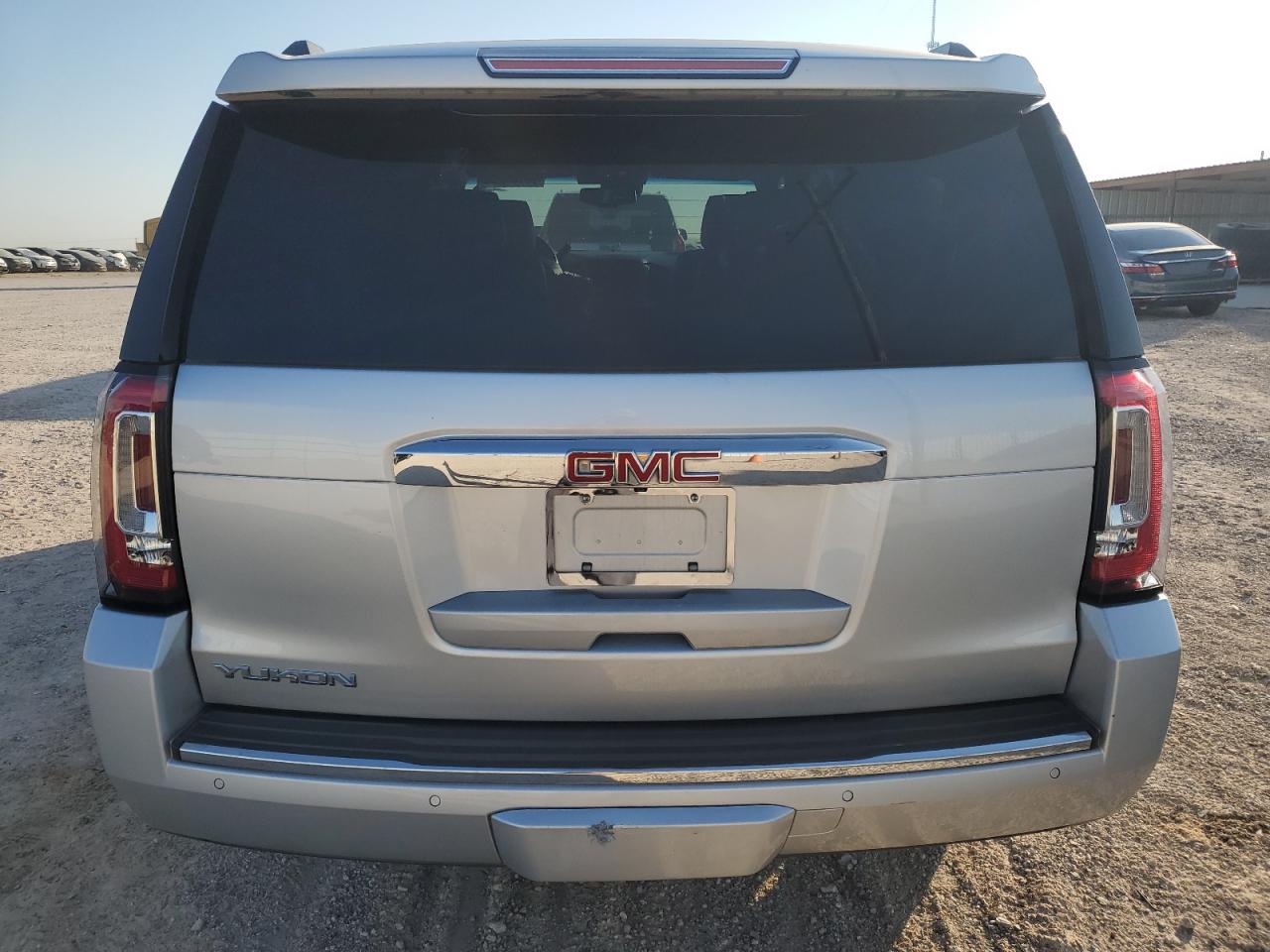 1GKS1CKJ6JR239227 2018 GMC Yukon Denali