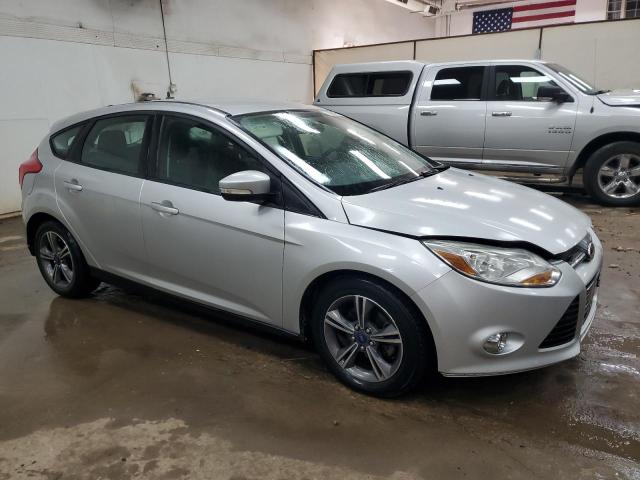 Hatchbacks FORD FOCUS 2014 Silver