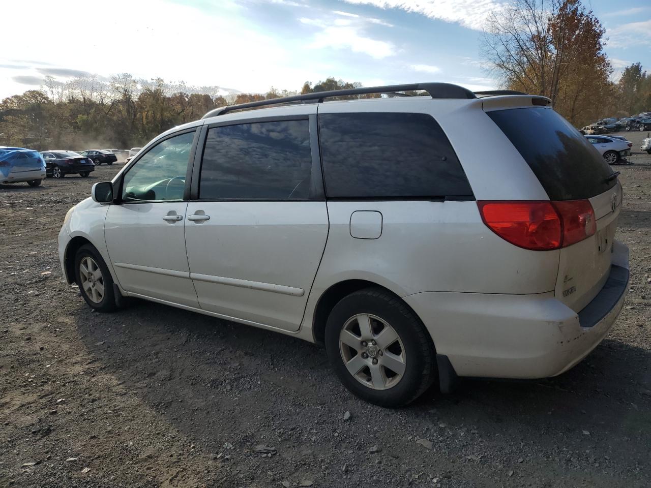 2010 Toyota Sienna - Image 2