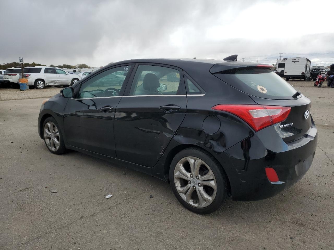2013 Hyundai Elantra - Image 2