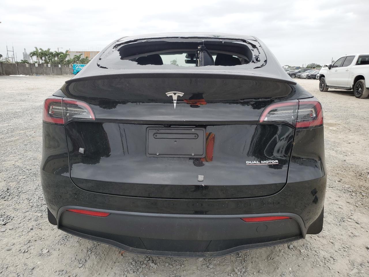 7SAYGDEF4RA310704 2024 Tesla Model Y