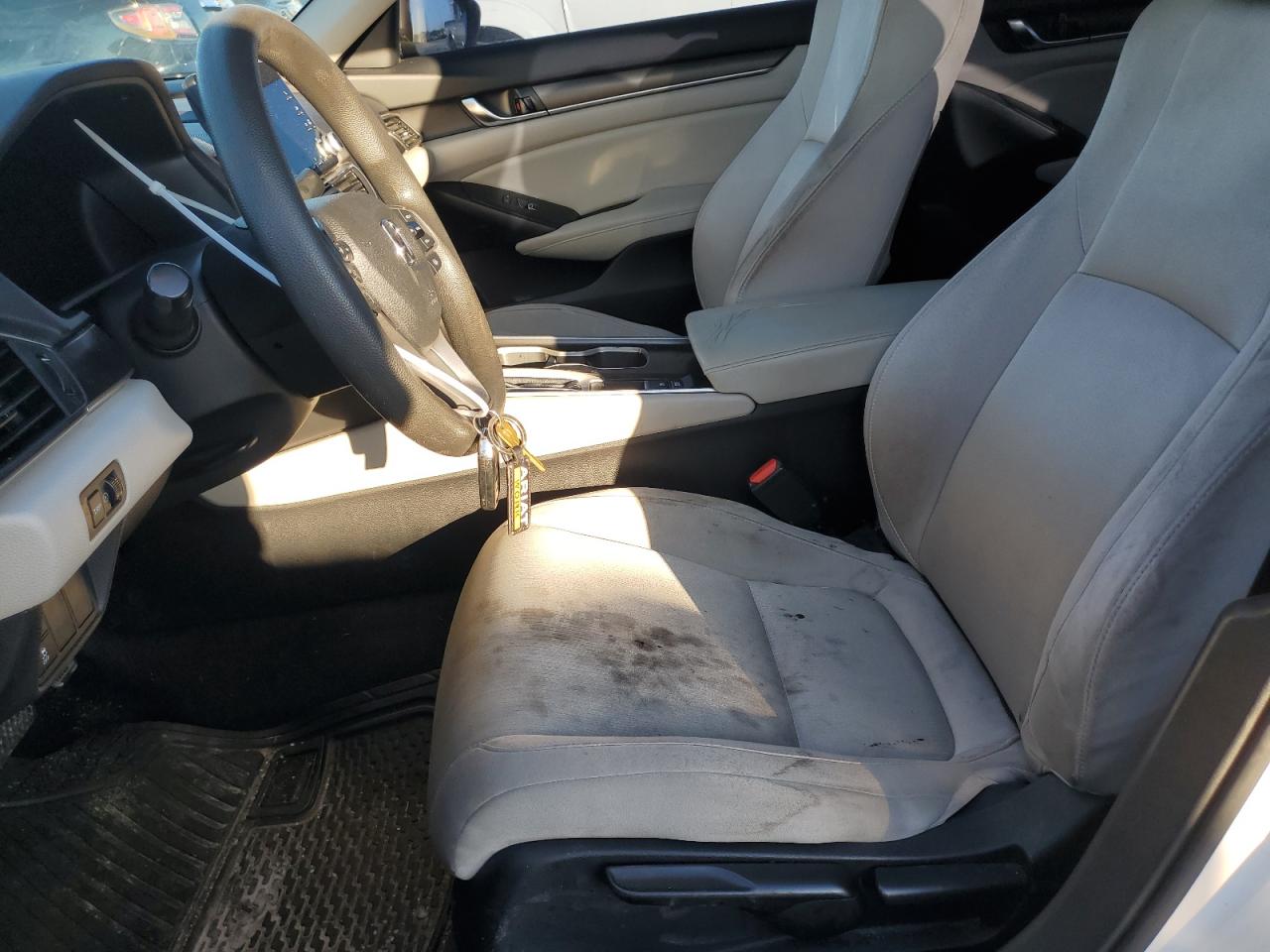 1HGCV1F12JA058984 2018 Honda Accord Lx