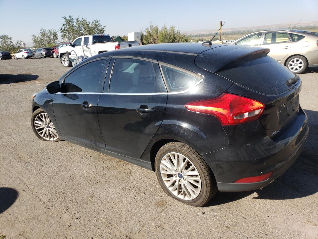 1FADP3N24GL225660 2016 FORD FOCUS - Image 2