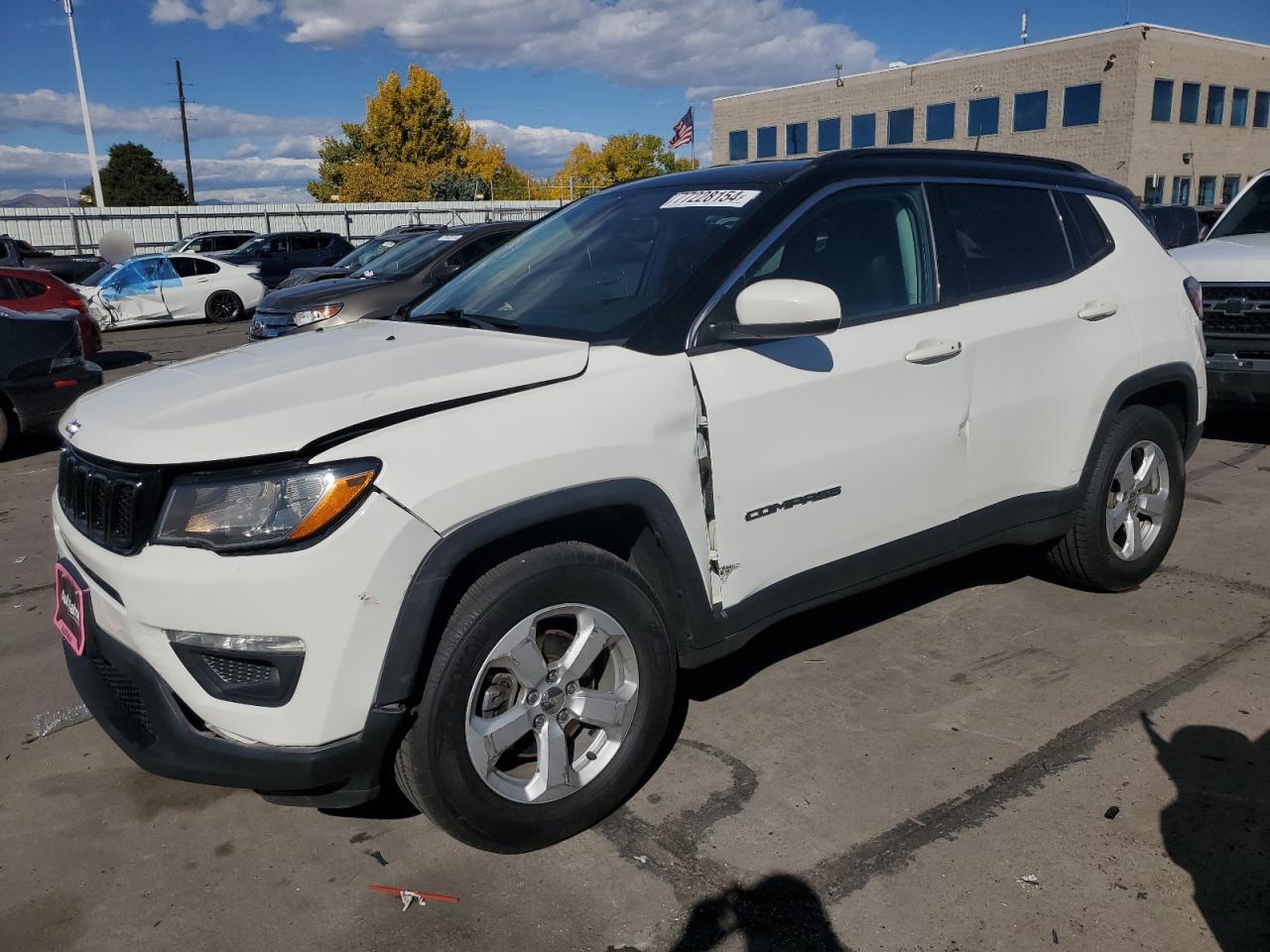 VIN 3C4NJDBB6JT484981 2018 JEEP COMPASS no.1