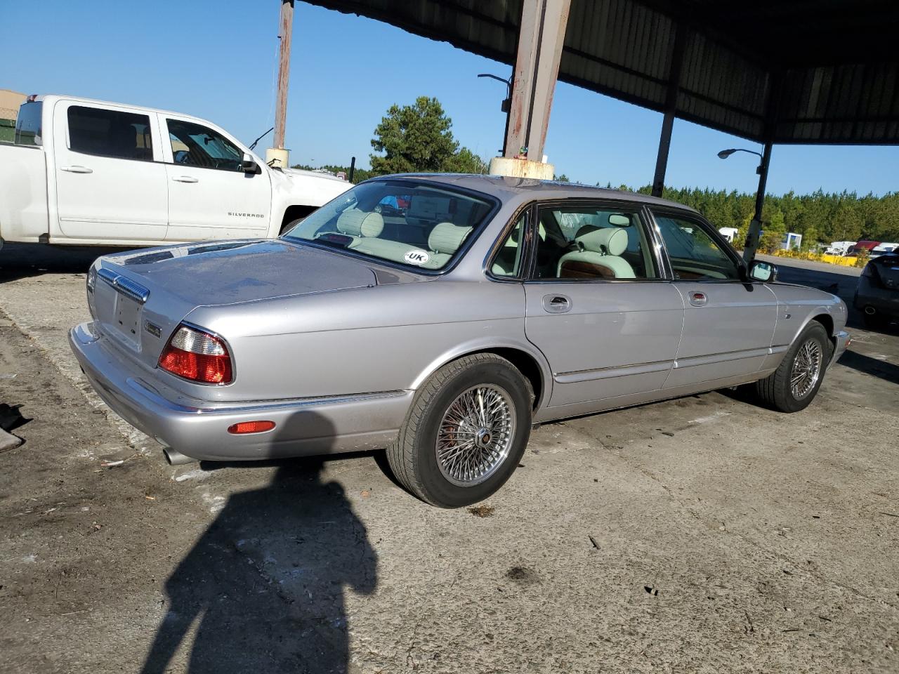 2000 Jaguar XJ - Image 3
