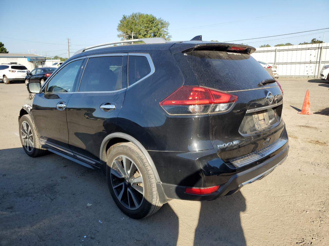 2018 Nissan Rogue - Image 2