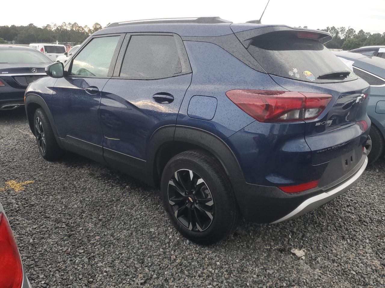 2022 Chevrolet TrailBlazer - Image 2