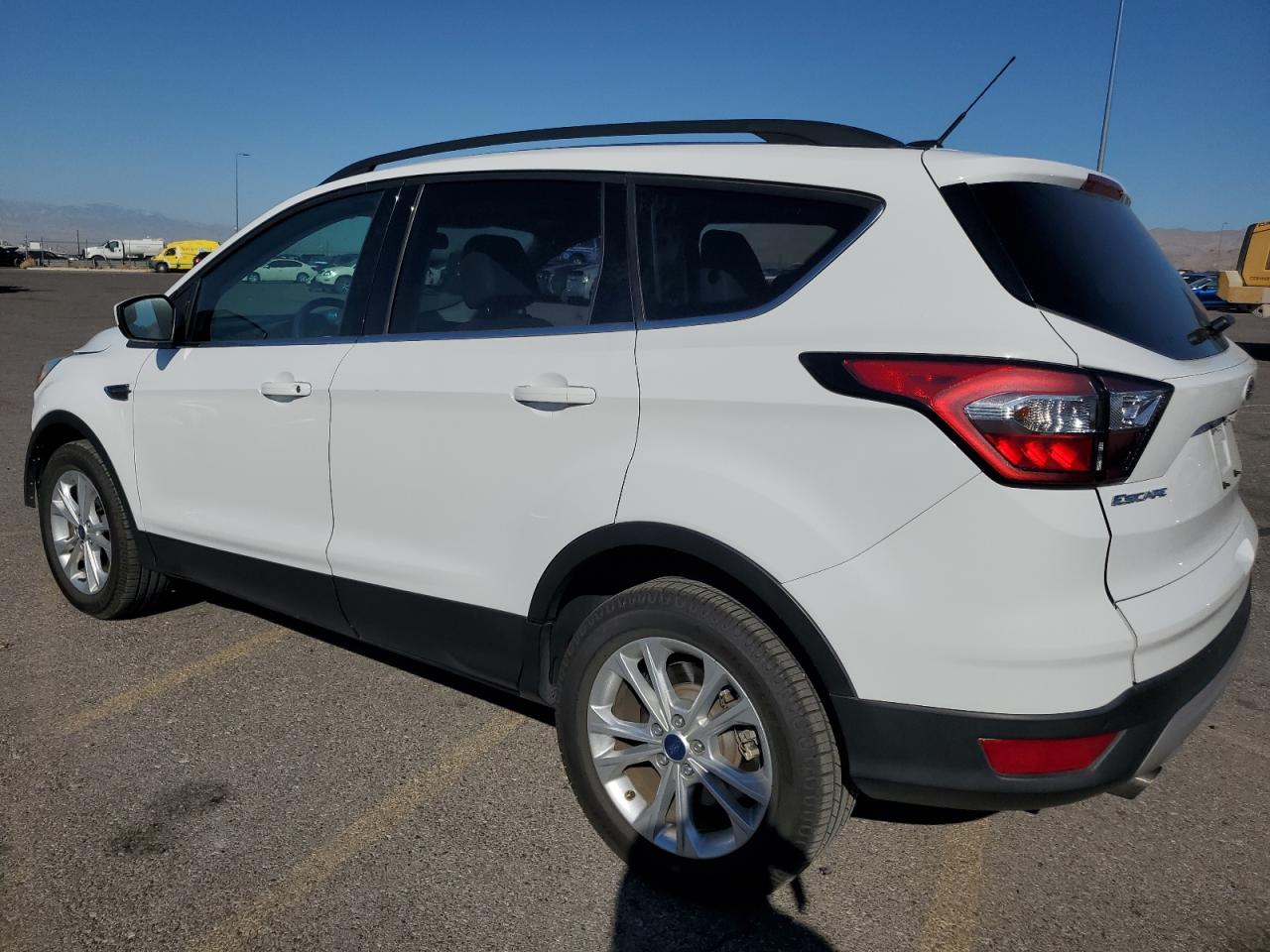 1FMCU0GD6HUE96982 2017 FORD ESCAPE - Image 2
