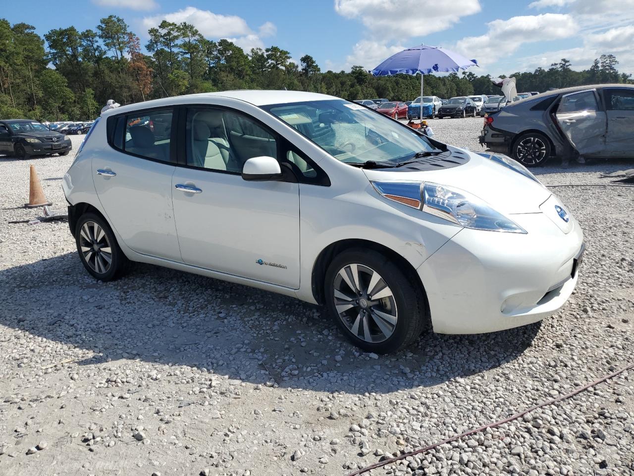 2015 Nissan Leaf - Image 4