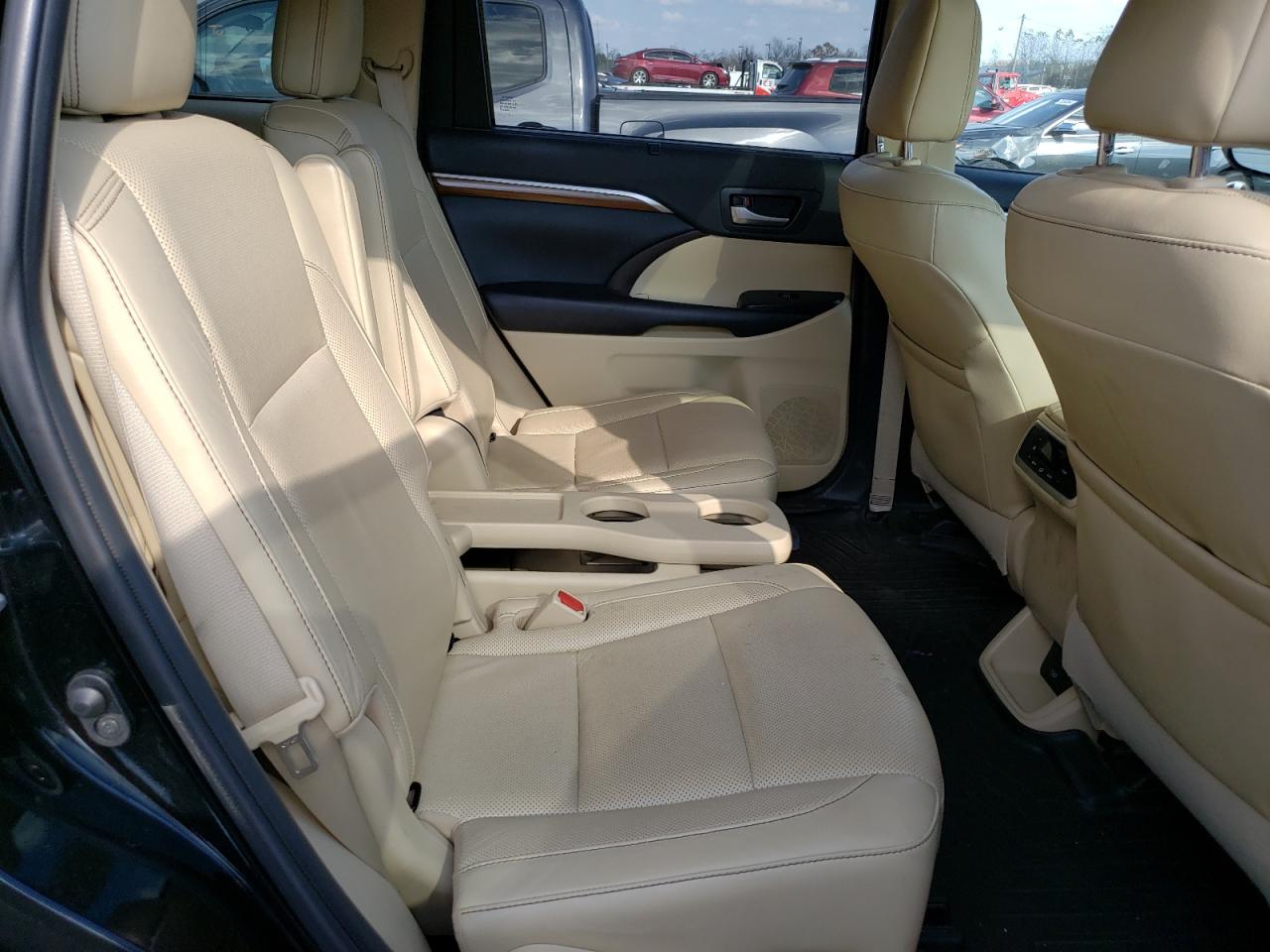 2019 Toyota Highlander - Image 11