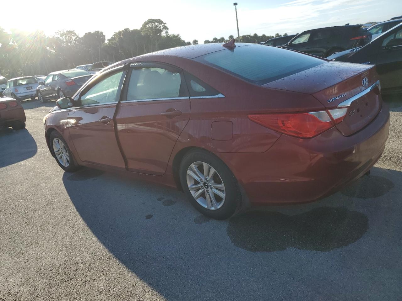 2011 Hyundai Sonata - Image 2