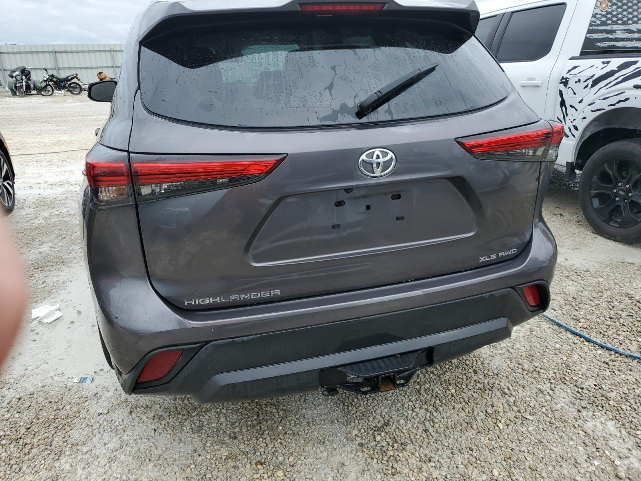 2022 Toyota Highlander Xle VIN: 5TDGZRBH7NS233423 Lot: 74372104