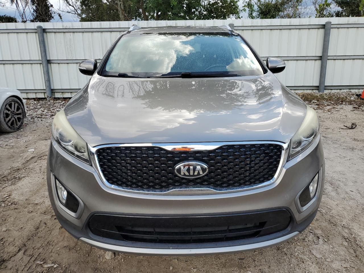 2016 Kia Sorento - Image 5