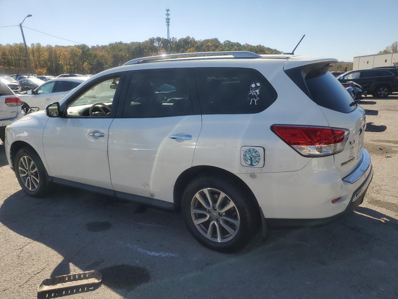 2014 Nissan Pathfinder - Image 2