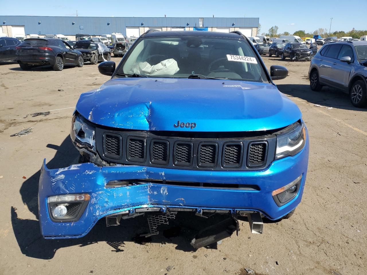 2018 Jeep Compass Latitude VIN: 3C4NJDBB4JT360255 Lot: 75344224