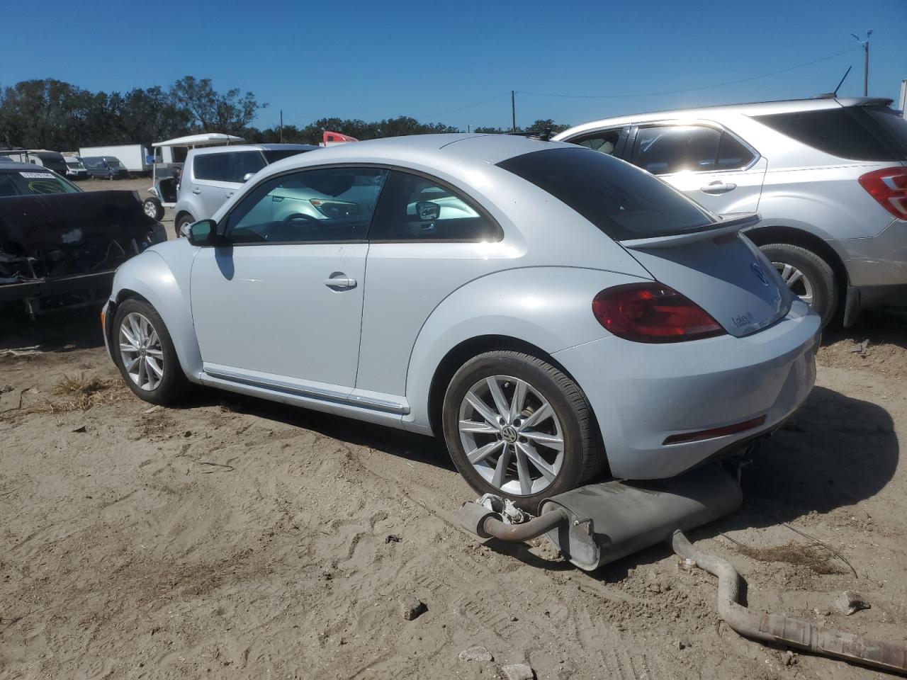 VIN 3VWFD7AT5JM706800 2018 VOLKSWAGEN BEETLE no.2