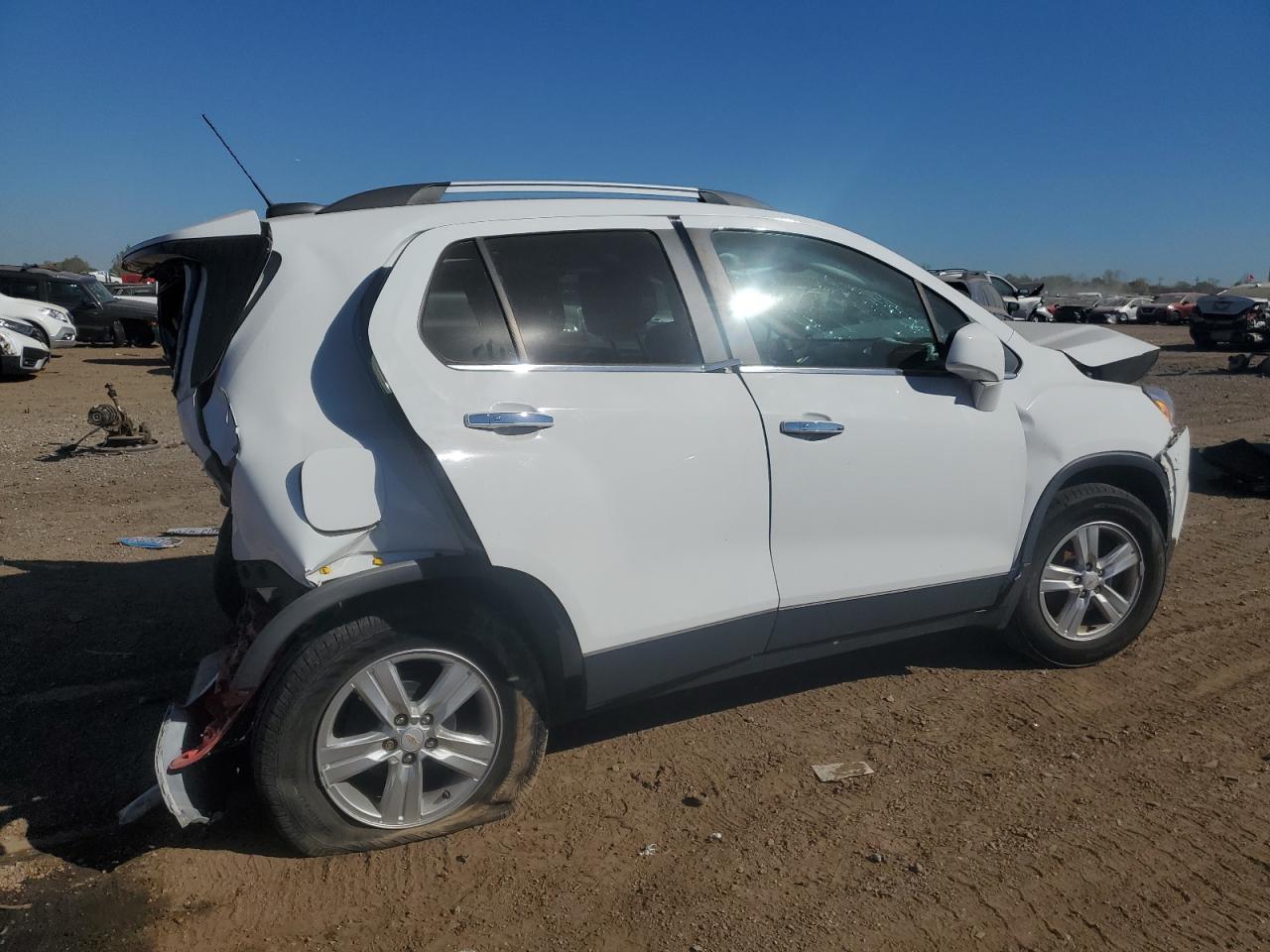 2017 Chevrolet Trax - Image 3
