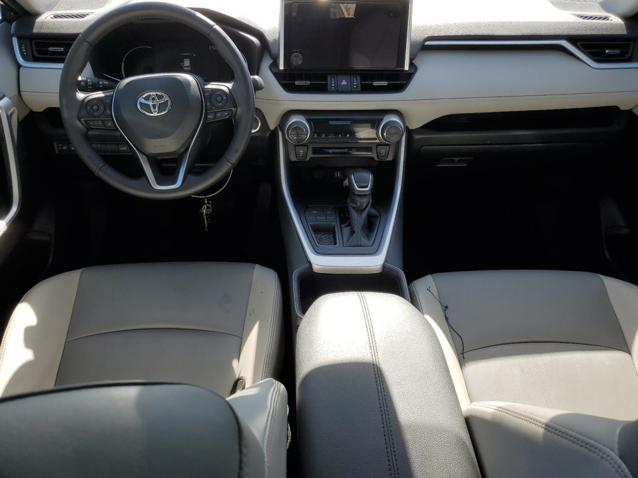 2023 Toyota RAV 4 - Image 8