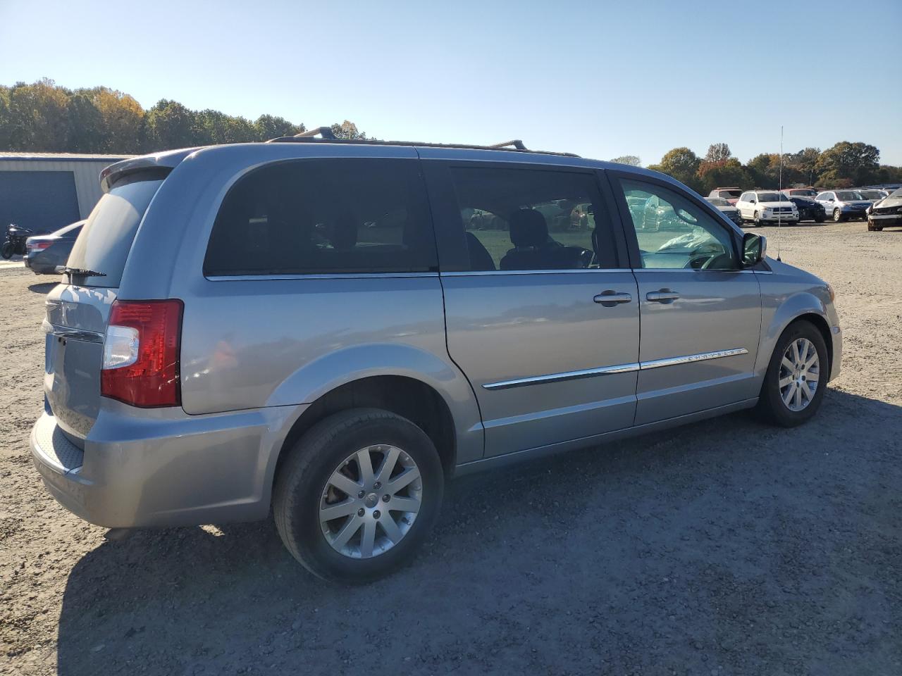2015 Chrysler Town & Country - Image 3