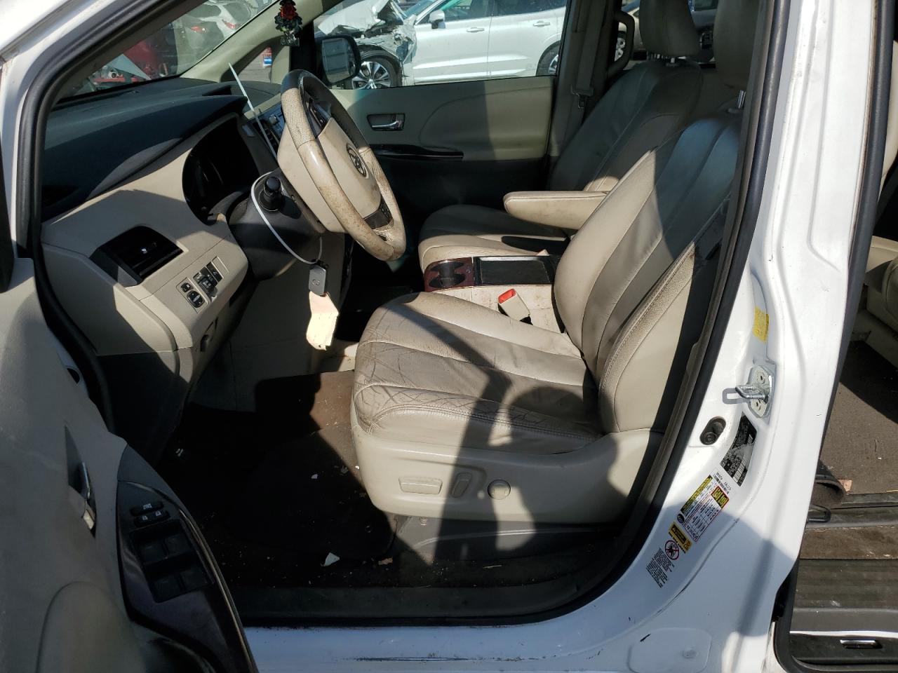 2011 Toyota Sienna - Image 7