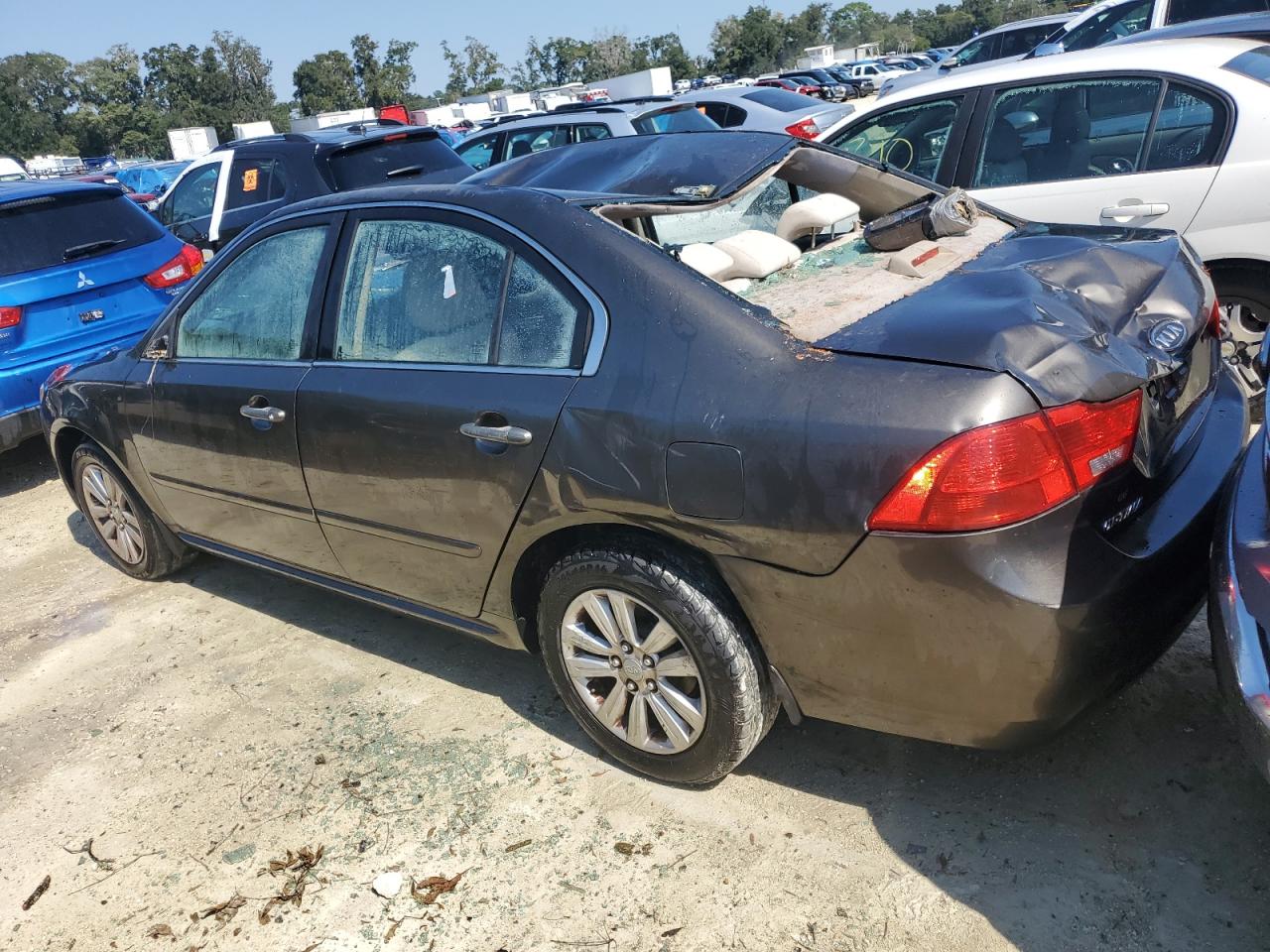 2010 Kia Optima - Image 2