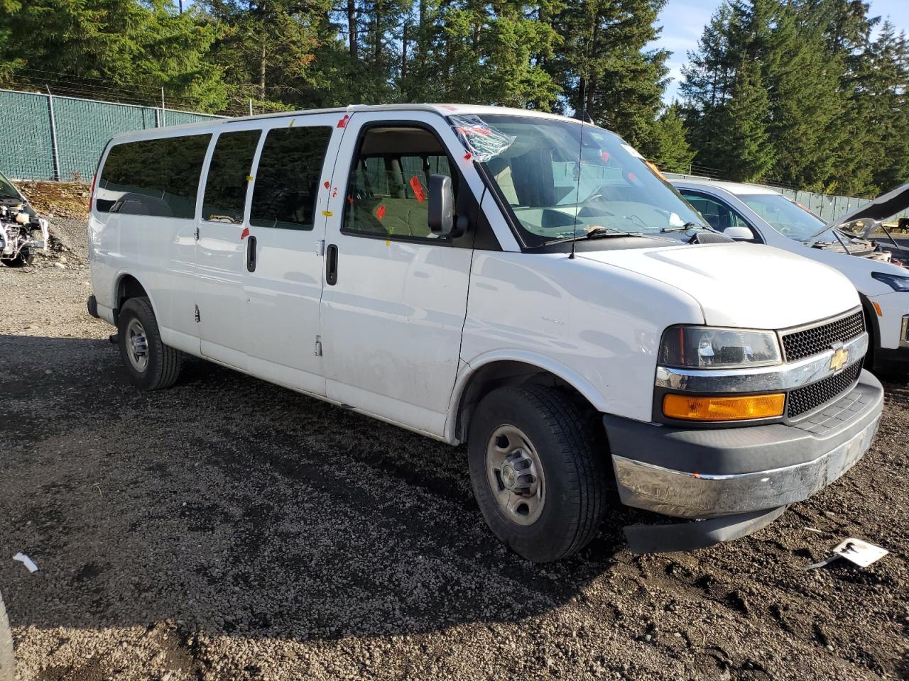 VIN 1GAZGPFG6K1363036 2019 CHEVROLET EXPRESS no.4