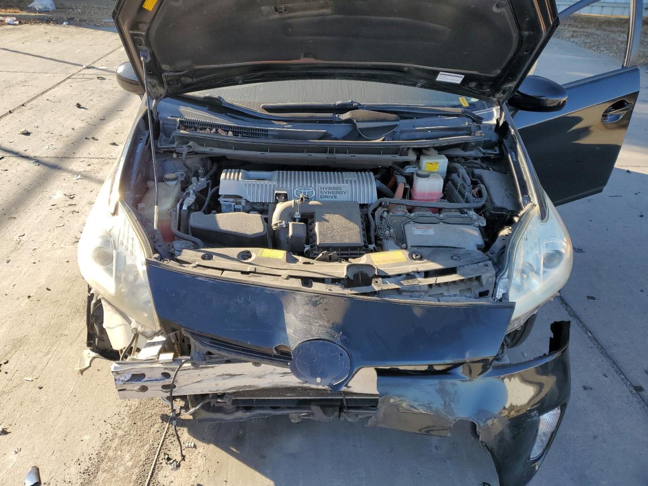 2012 Toyota Prius - Image 12