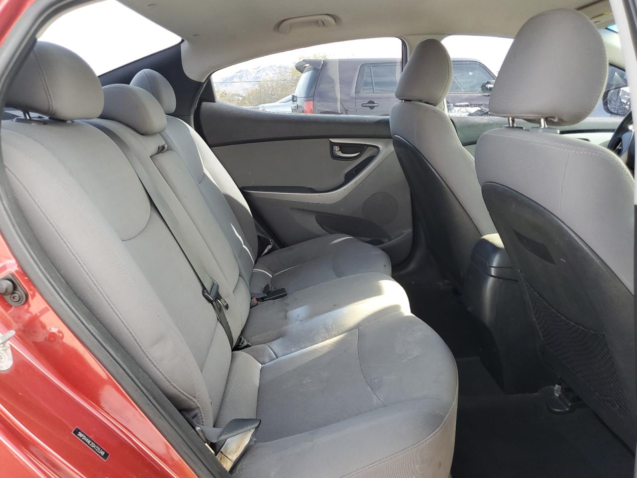 5NPDH4AE2GH725348 2016 Hyundai Elantra Se