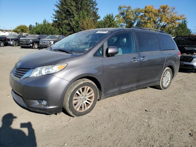 2014 Toyota Sienna Xle