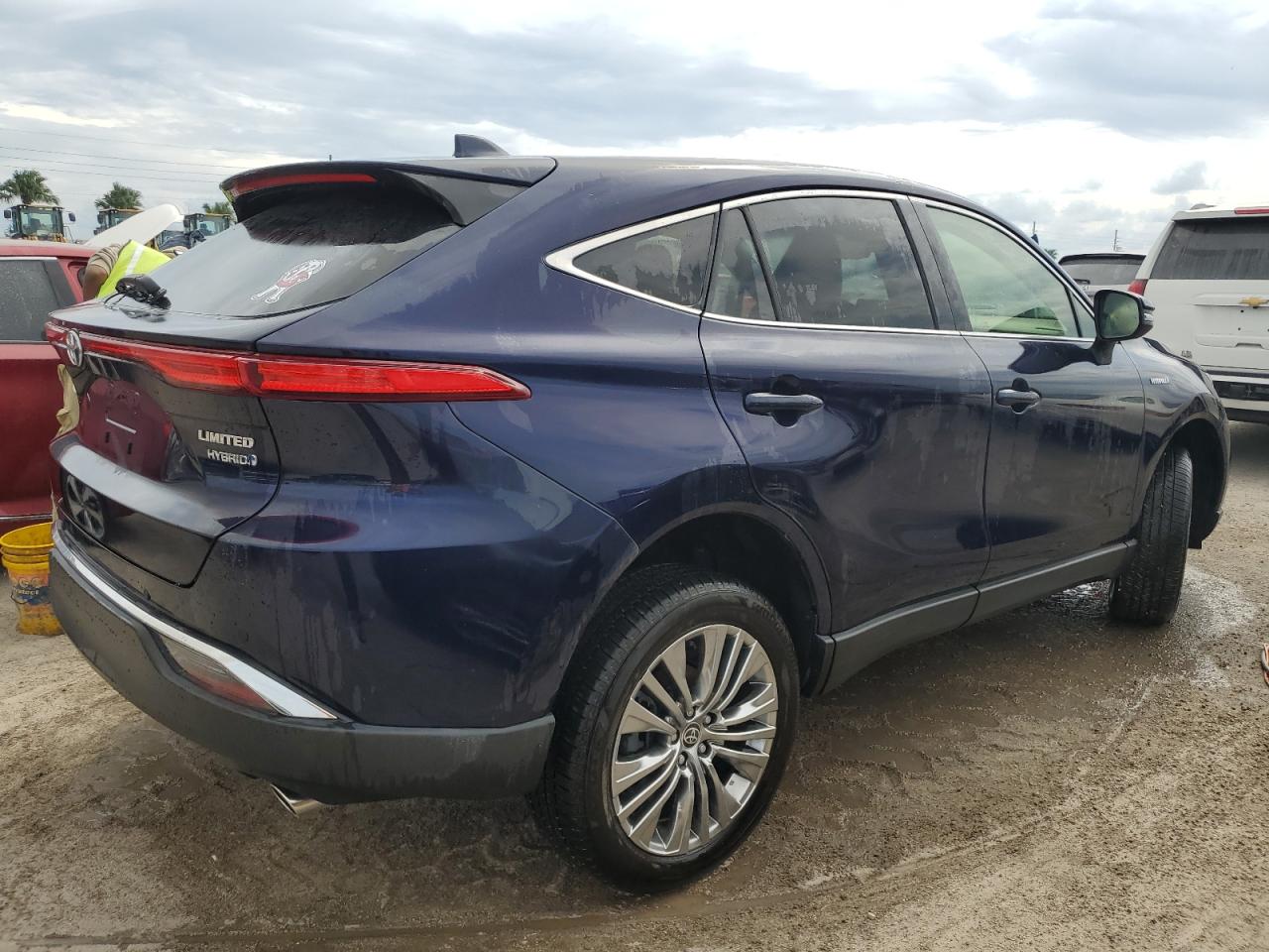 2021 Toyota Venza - Image 3