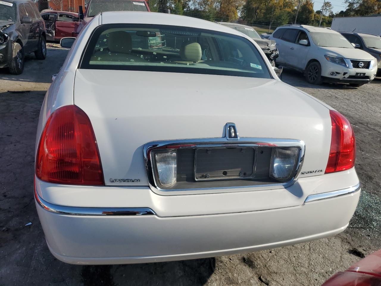 2008 Lincoln Town Car Signature Limited VIN: 2LNHM82V08X632939 Lot: 77096364