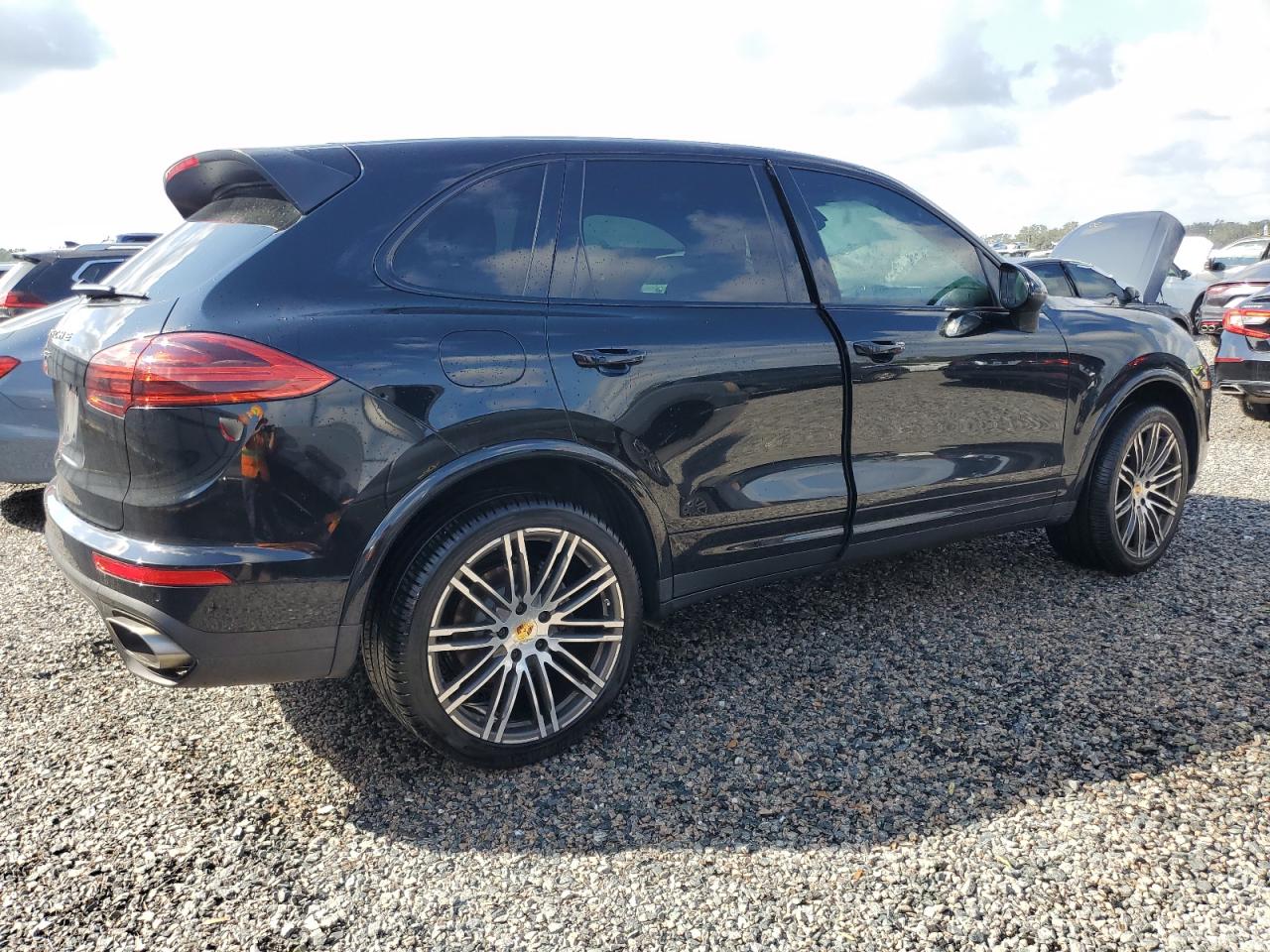 2017 Porsche Cayenne - Image 3