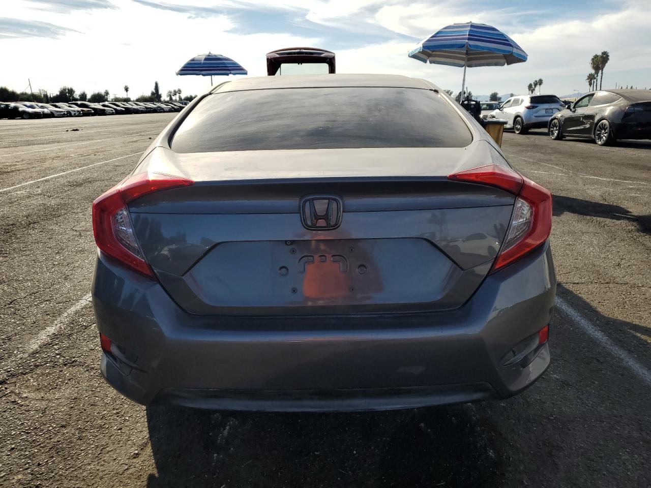 2HGFC2F53JH504038 2018 Honda Civic Lx