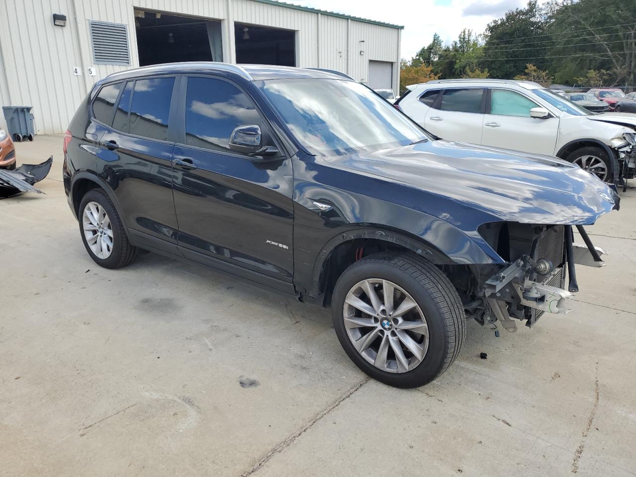 VIN 5UXWX9C5XH0D97778 2017 BMW X3 no.4