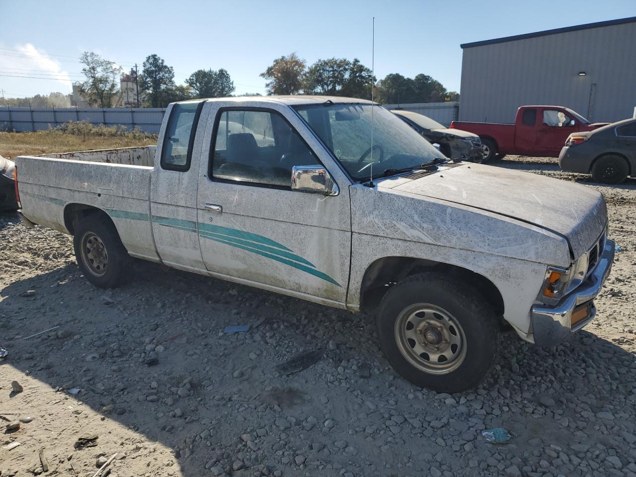 1995 Nissan Titan - Image 4