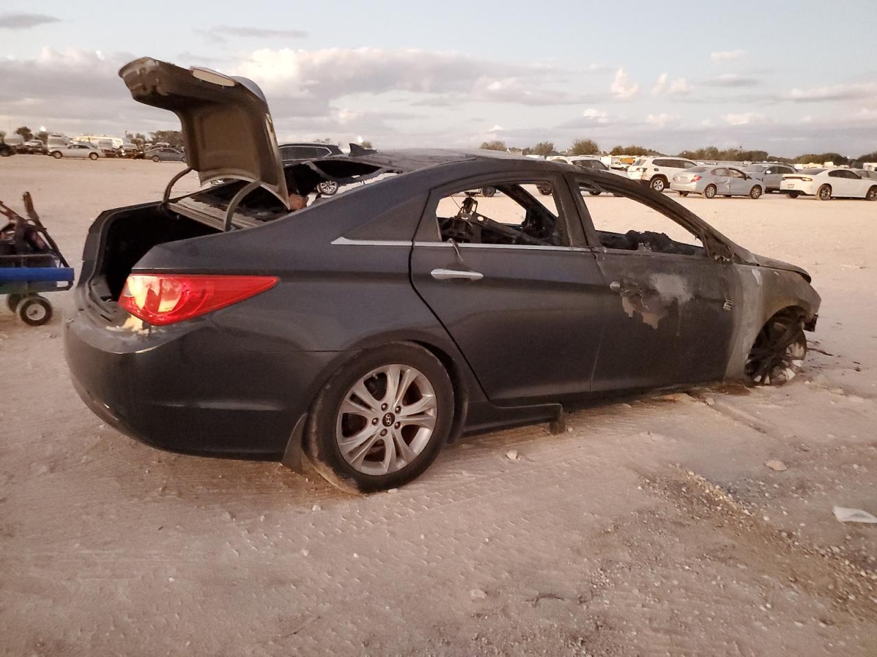 2013 Hyundai Sonata - Image 3
