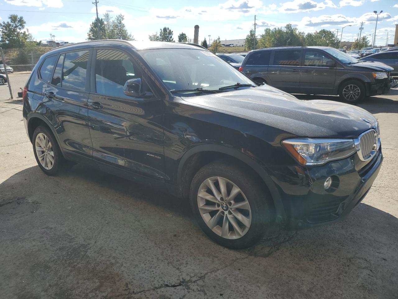 VIN 5UXWX9C32H0W74919 2017 BMW X3 no.4