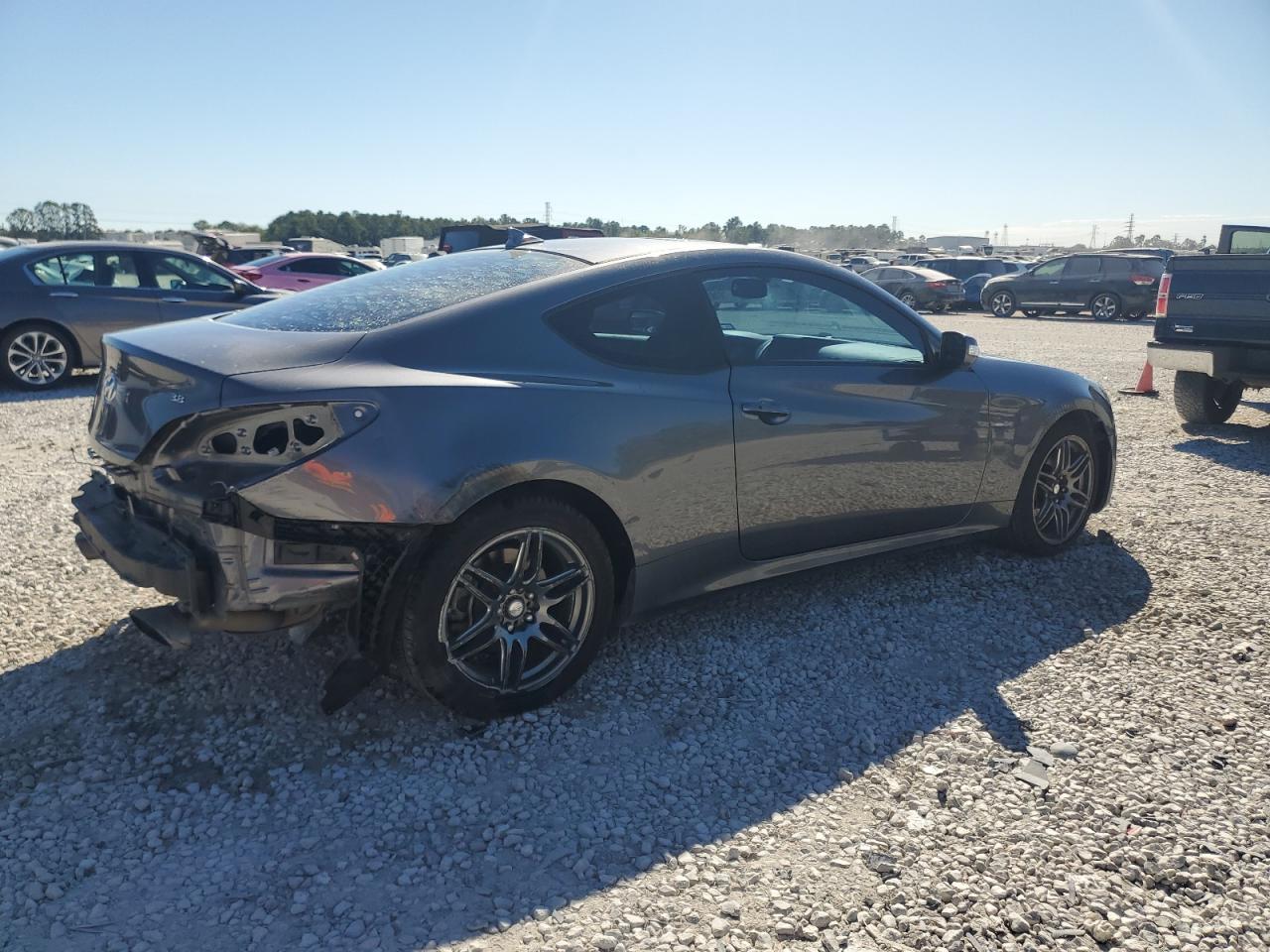 2014 Hyundai Genesis - Image 3