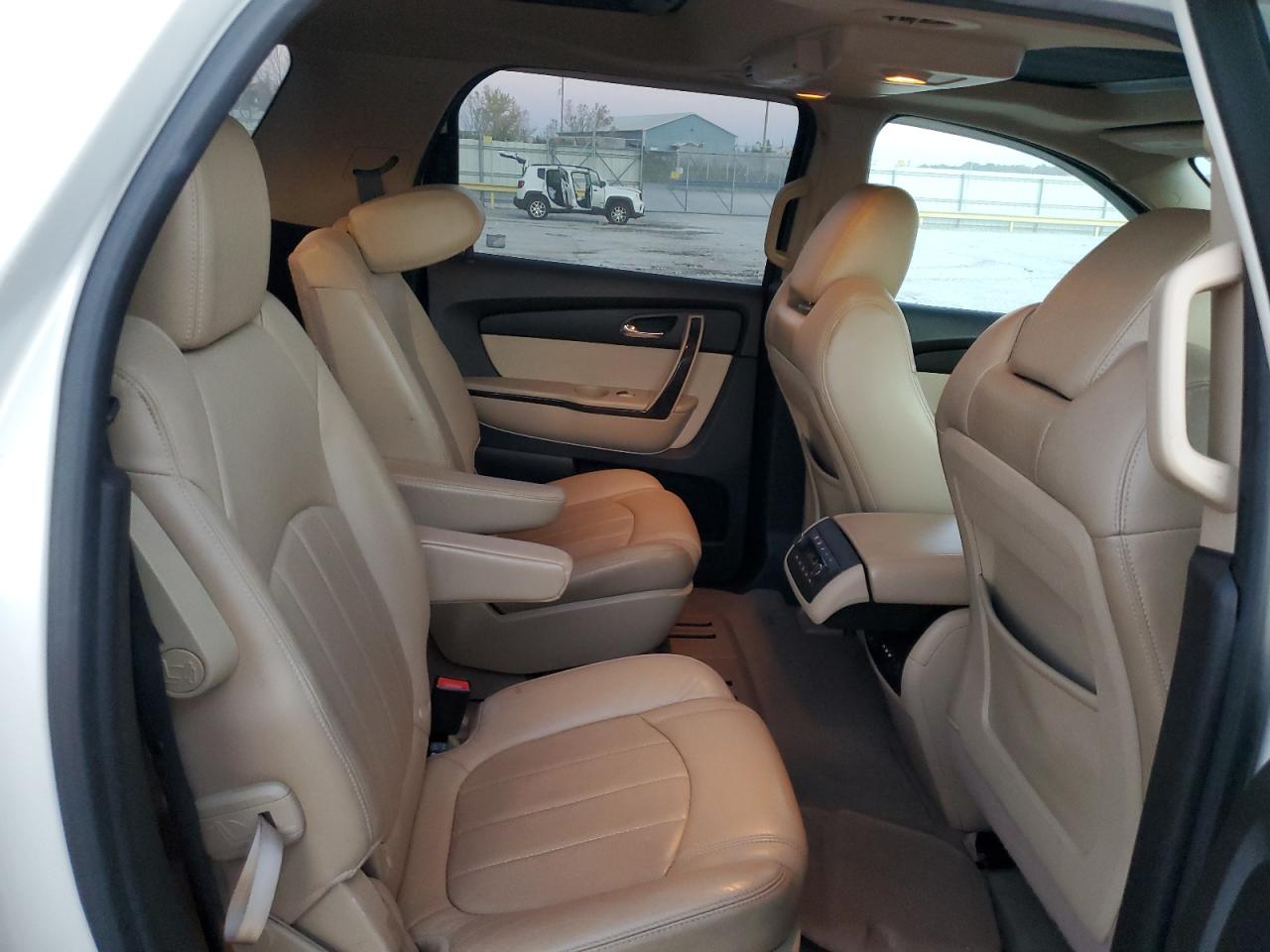 2011 GMC Acadia - Image 11