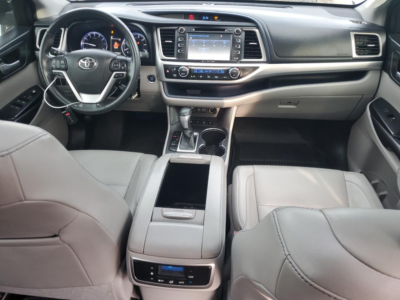 2018 Toyota Highlander - Image 8