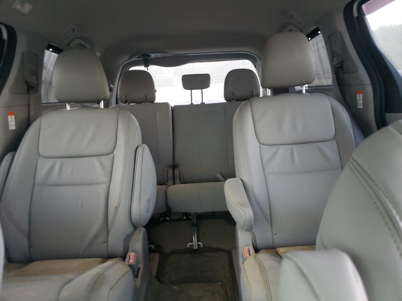 2020 Toyota Sienna - Image 10