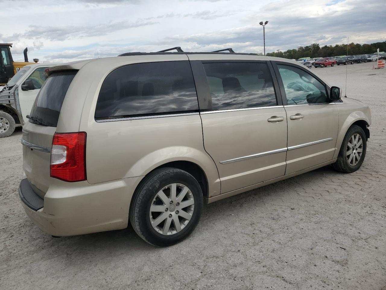 2013 Chrysler Town & Country - Image 3