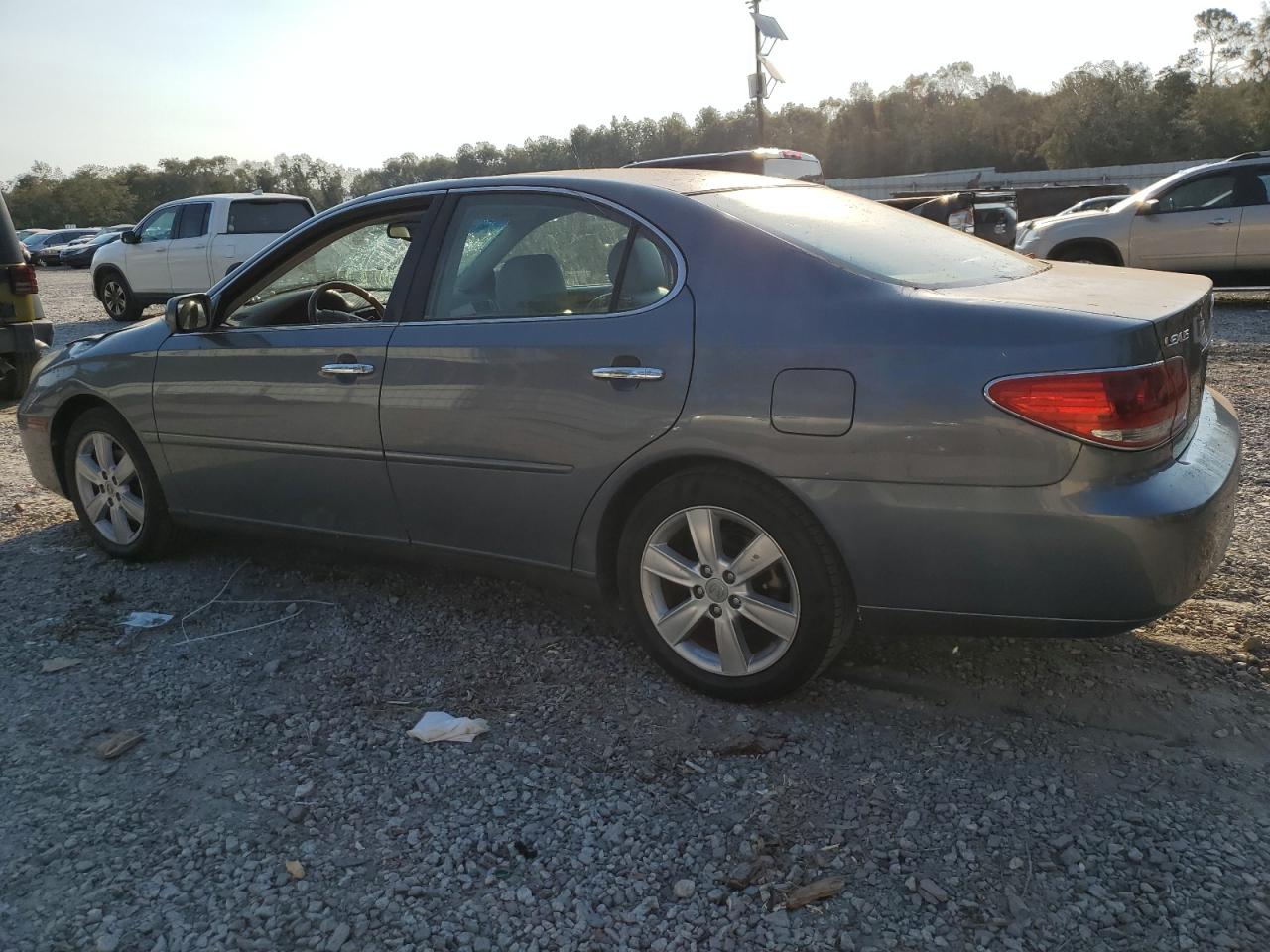 2005 Lexus ES - Image 2