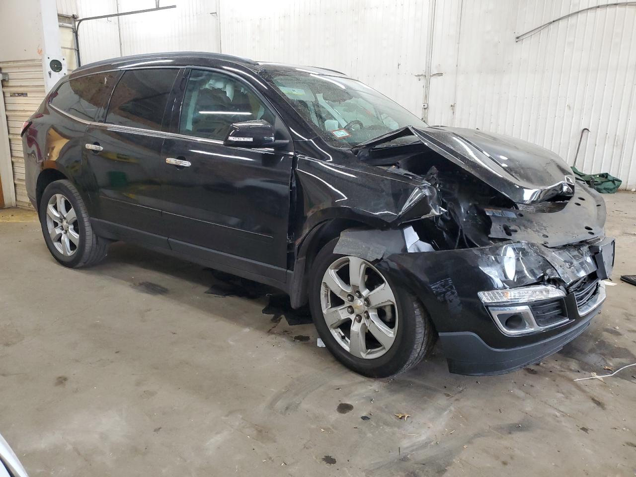 VIN 1GNKRGKD0HJ333237 2017 CHEVROLET TRAVERSE no.4