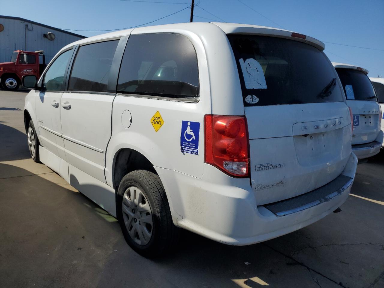 2017 Dodge Caravan - Image 2