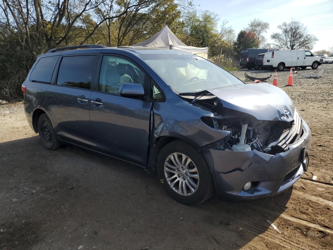 2017 Toyota Sienna - Image 4